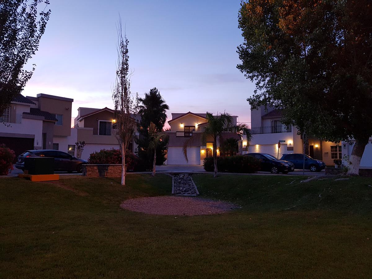 הוילה סיודאד חוארס Residencia A 100 Mts Del Consulado מראה חיצוני תמונה