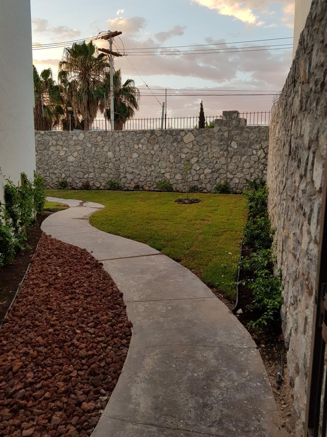 הוילה סיודאד חוארס Residencia A 100 Mts Del Consulado מראה חיצוני תמונה